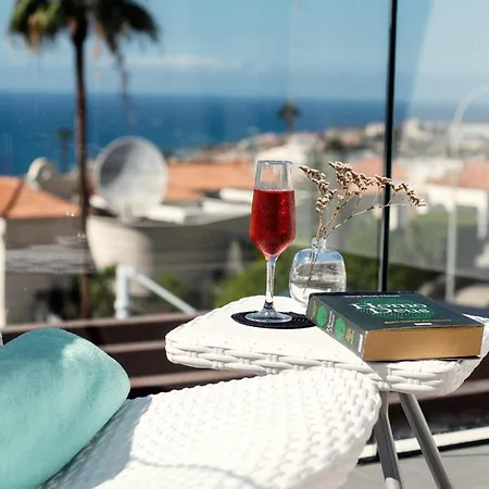 Eden - Seaviews, Large Terrace & Private Heated Pool Адехе